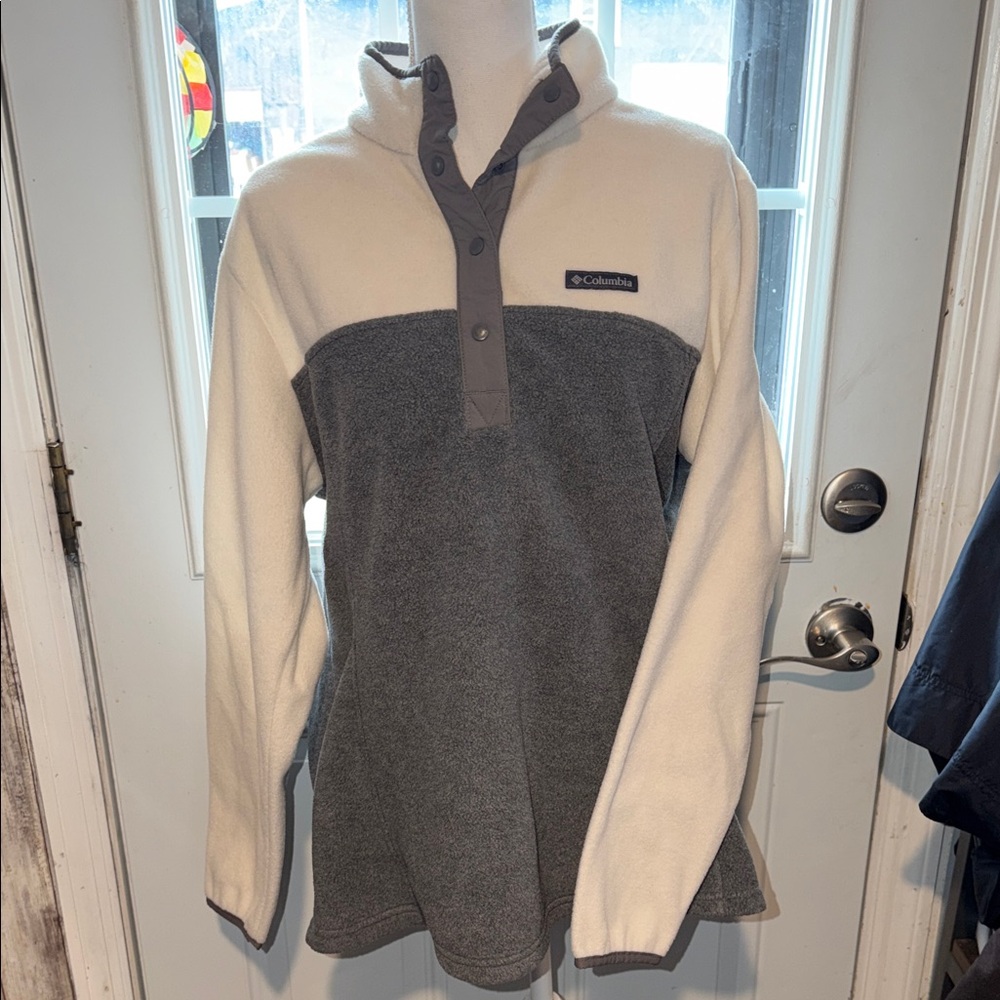 Columbia Cream and Gray Fleece Pullover